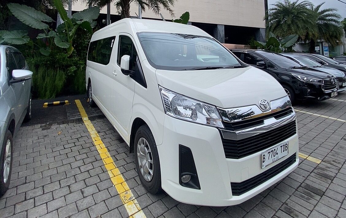 Sewa Hiace Solo 24 jam